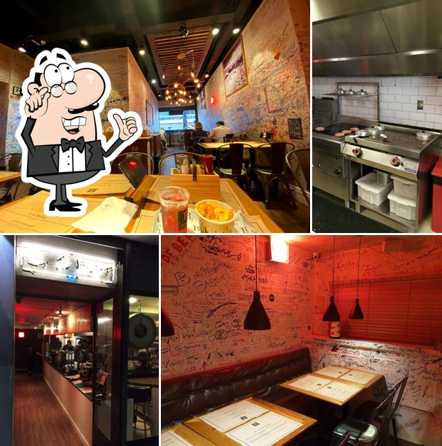 Sente em uma das mesas no B, de Burger