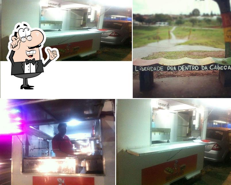 O interior do Shitara Hot Dog e Lanches