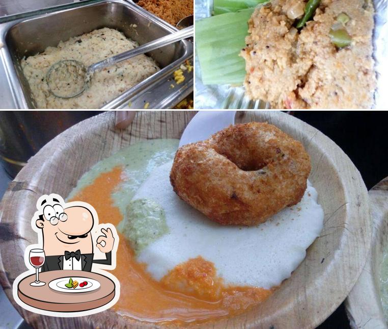Food at Brahmins' Thatte Idli