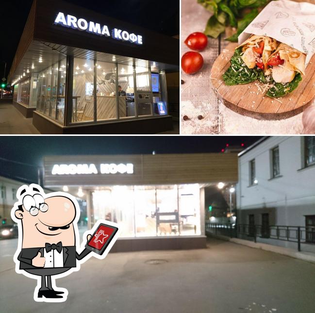 Фото, на котором видны внешнее оформление и еда в Aroma Кофе