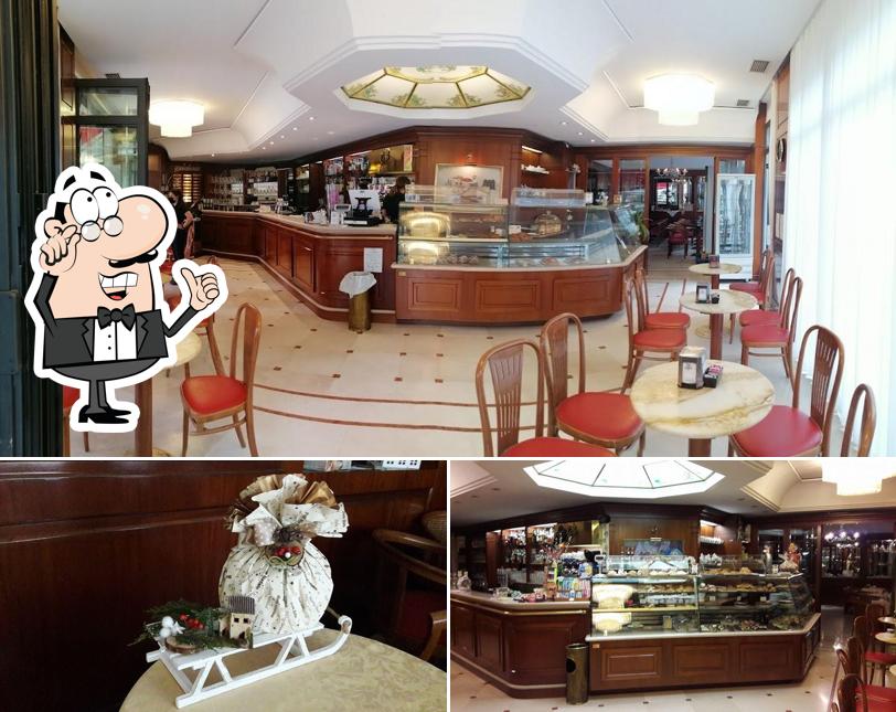 Dai un’occhiata alla immagine che presenta la interni e cibo di Gran Bar