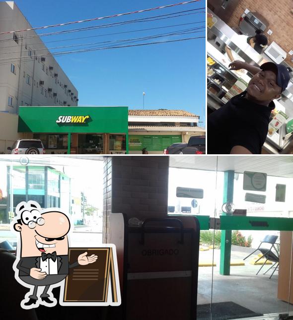 Entre diversos coisas, exterior e comida podem ser encontrados no Subway