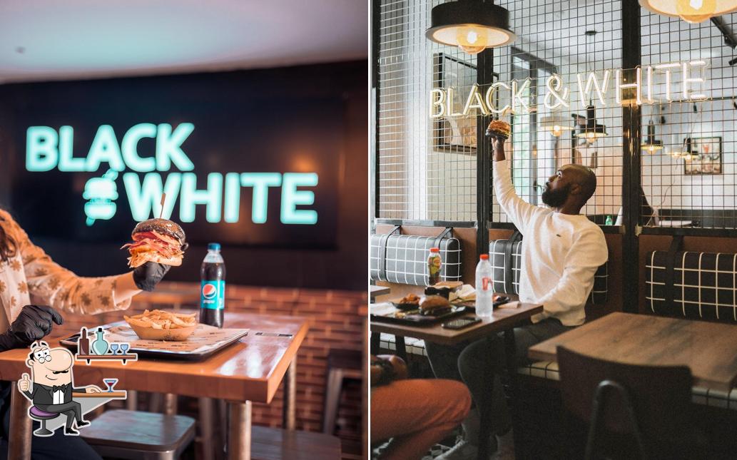 Installez-vous à l'une des tables de Black & White Burger Limoges