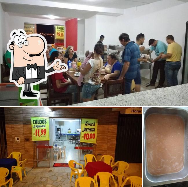 Confira a foto ilustrando interior e bebida a Restaurante da Maura