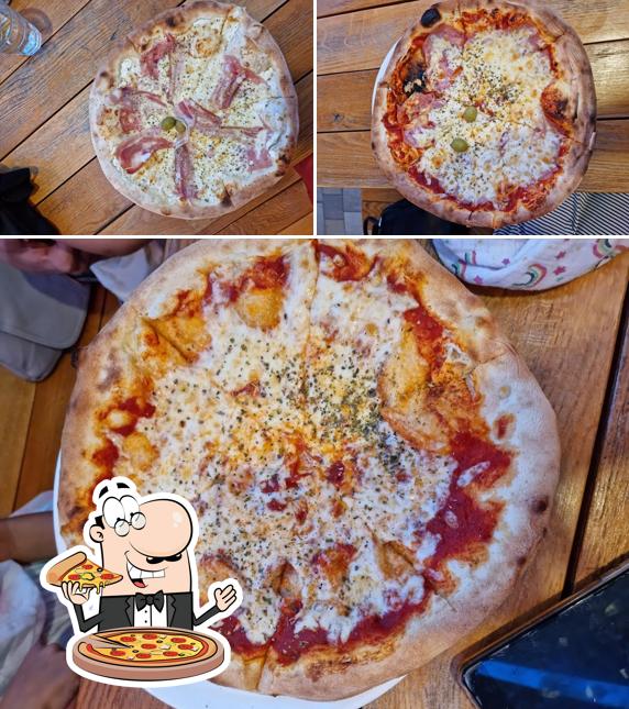 Scegli una pizza a Terazza Restaurant