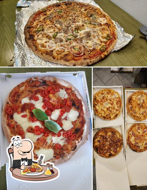 Scegli una pizza a Pizzeria La Rustica