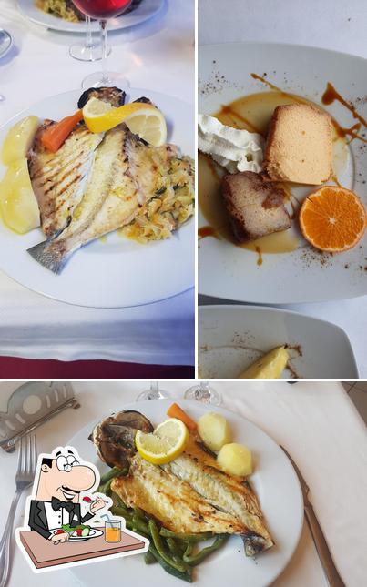 Comida em Restaurante O Acácio