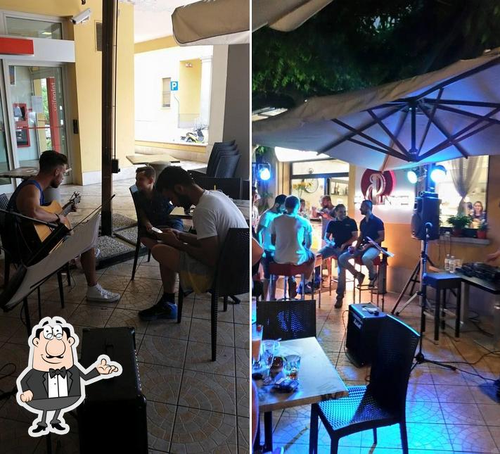 Dai un'occhiata agli interni di Punto Bar