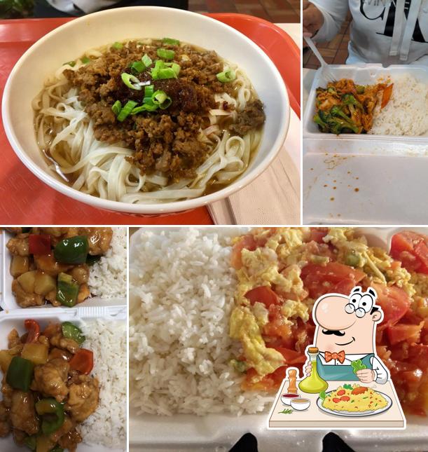 Еда в "Chinatown Diner"