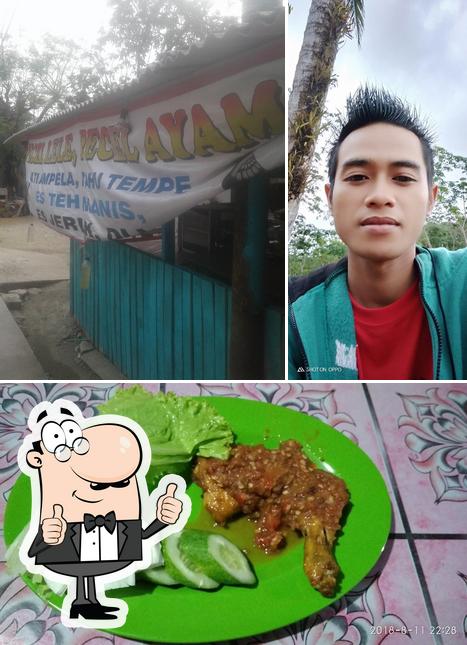 Look at this photo of Ayam Goreng & pecel Lele Andika Jaya