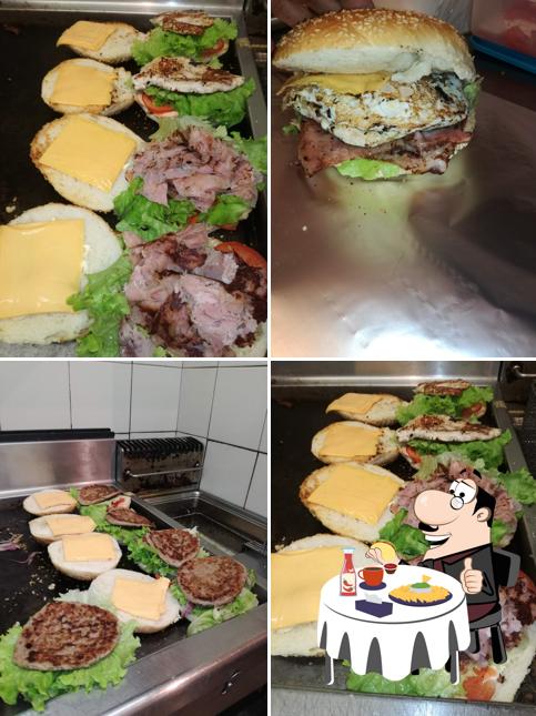 Concediti un bell'hamburger a El Diablo Pizzeria e Paninoteca