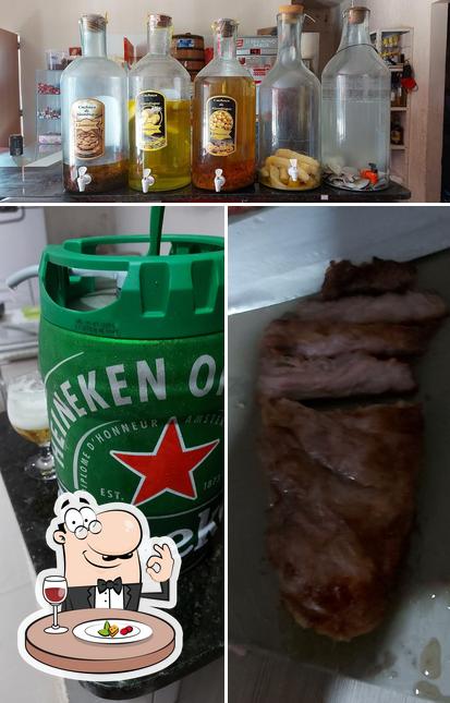 A comida e cerveja do restaurante