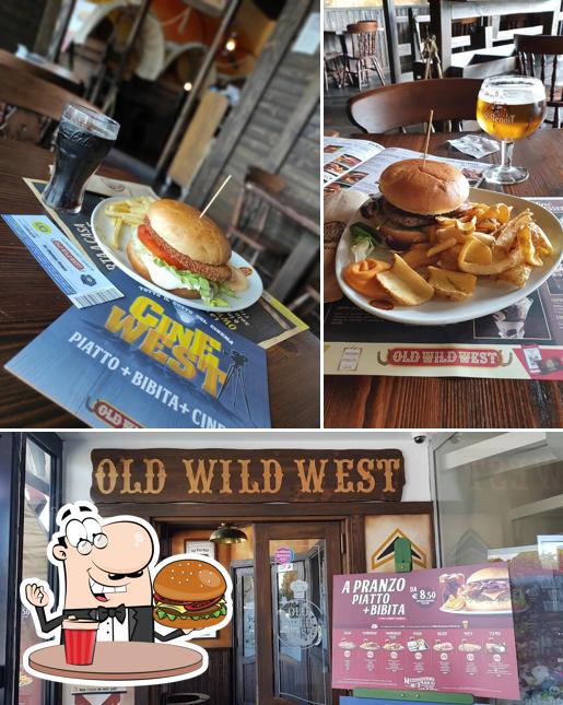 Ordina un hamburger a Old Wild West - Firenze C.C. Freeland