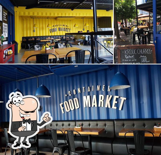 O interior do Container Food Market