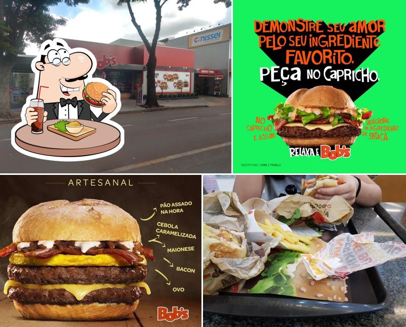 Delicie-se com um hambúrguer no Bob's