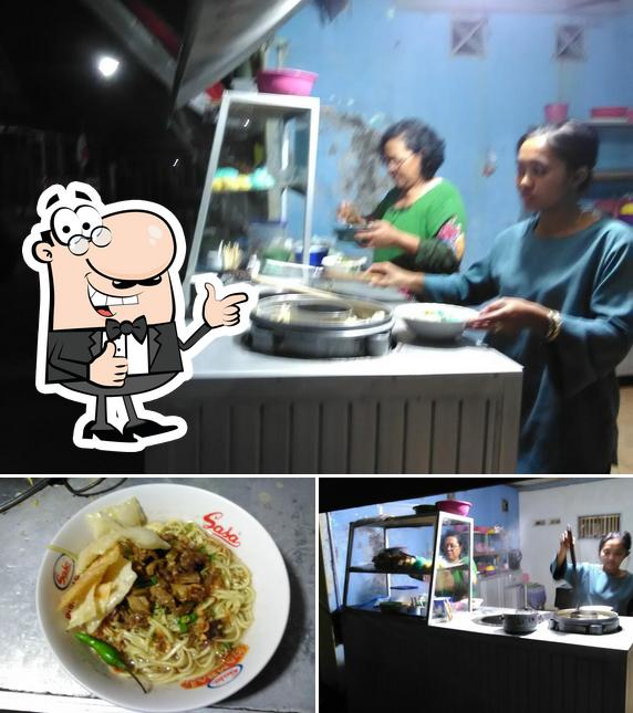 Café Pangsit Mie Ayam Dan Bakso Ibu Mariyati Sekarpuro Opiniones Del