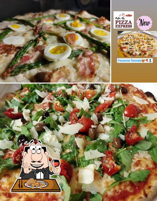 Scegli tra le molte varianti di pizza