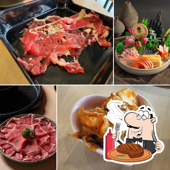 Order meat meals at Ryoko Premium Buffet เรียวโกะ บุพเฟต์แซลมอน ลพบุรี