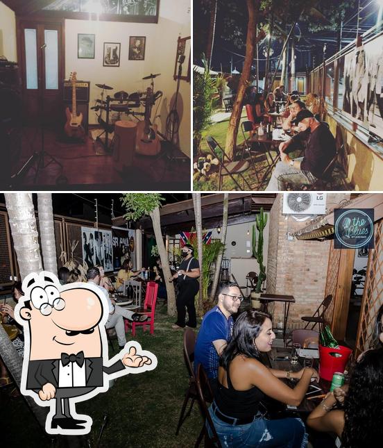 Veja imagens do interior do The Blues Studio Bar