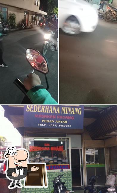 The exterior of RM. MAKAN SEDERHANA MINANG