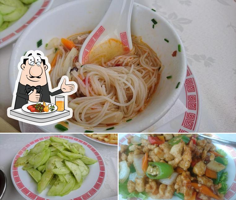 Food at Chinese restaurant Zlata ribica