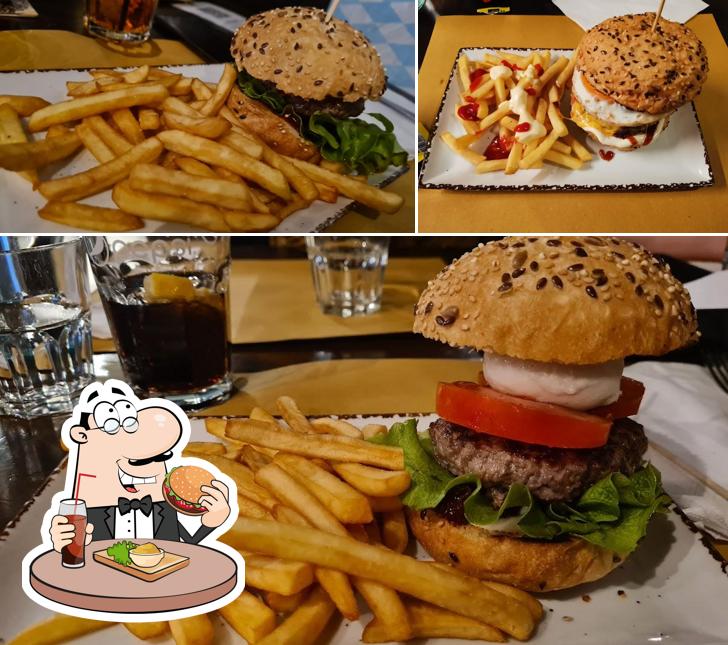 Commandez un hamburger à Monchshof Bierhaus brace & pizza