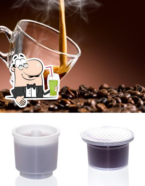 Goditi un drink a Caffè Barbaro Nutis srl