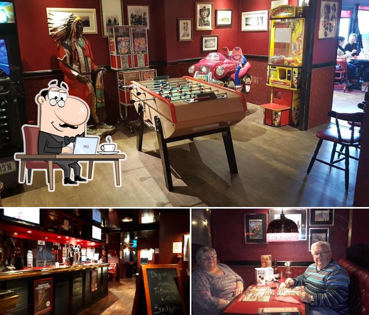 L’image de la intérieur et comptoir de bar concernant Buffalo Grill Amilly