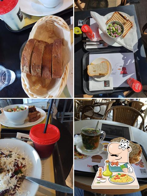 Plats à Aroma Espresso Bar ארומה אספרסו בר