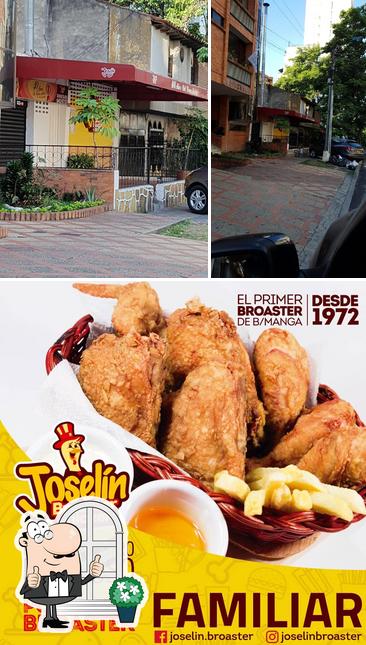 Observa las imágenes que hay de exterior y comida en Joselin Broaster Chicken