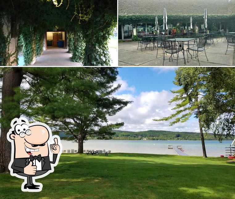 Beach House Restaurant on Deer Lake, 1 Boyne Mountain Rd in Boyne City