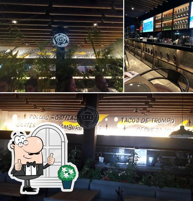 Check out how Parrilla Urbana Metepec looks outside