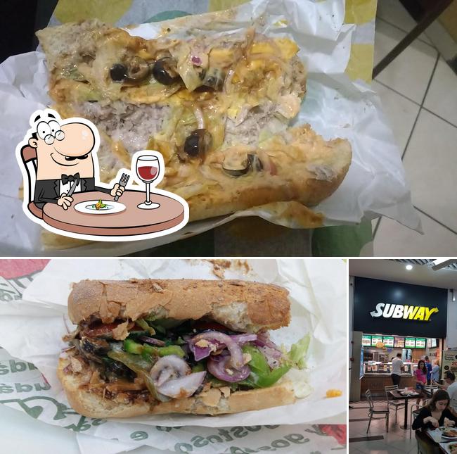 Entre diversos coisas, comida e interior podem ser encontrados no Subway