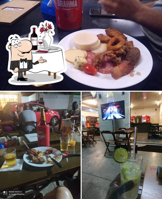 A foto a Cabana's Bar & Petiscaria’s mesa de jantar e comida