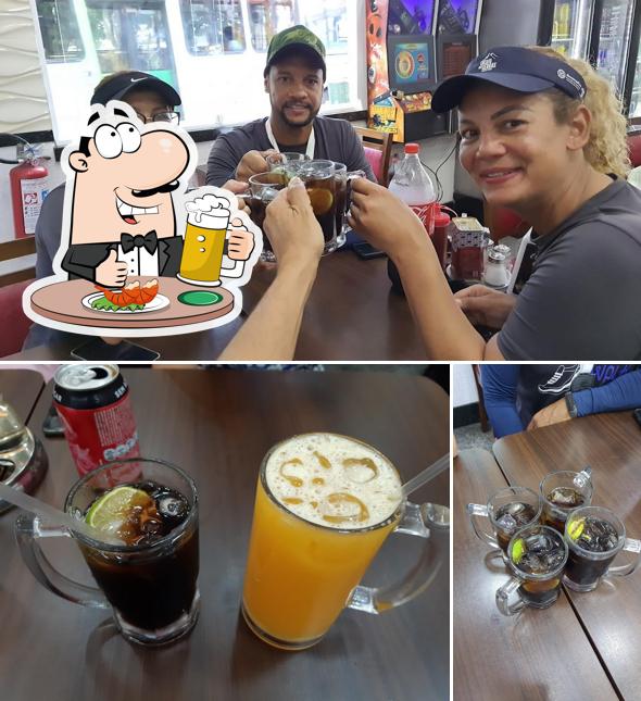 Desfute uma tulipa de cerveja leve ou escura