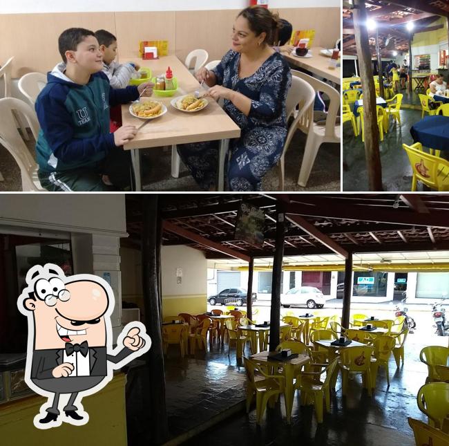 O interior do Dogão Lanches