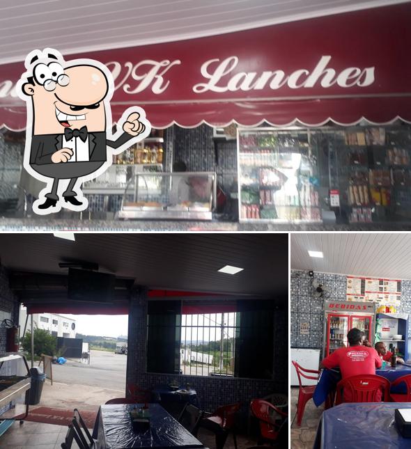 A ilustração do Família VK Lanches’s interior e comida