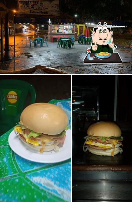 A imagem da comida e interior no Sol De Verão Lanches