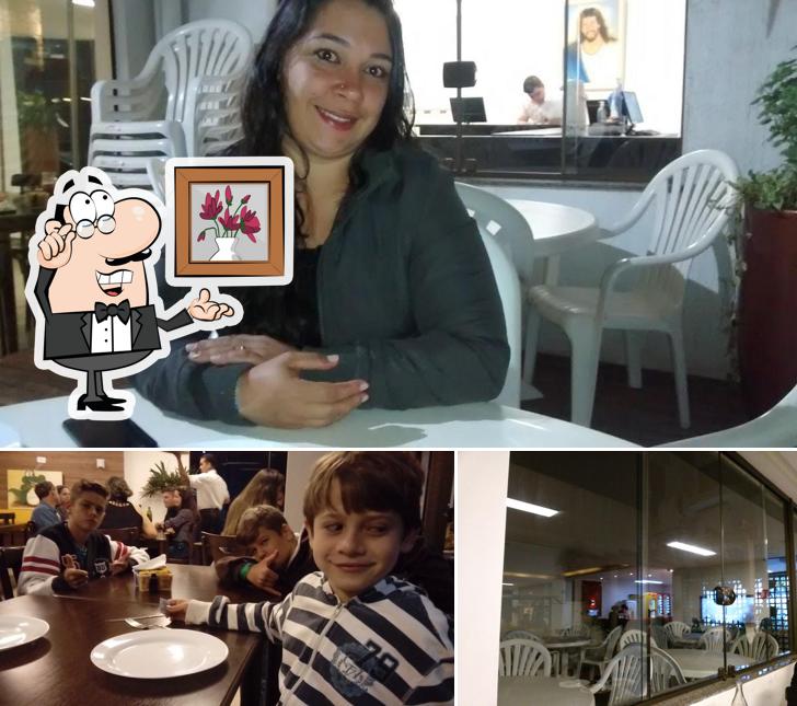 Sente em uma das mesas no Restaurante e Pizzaria Jacarezinho