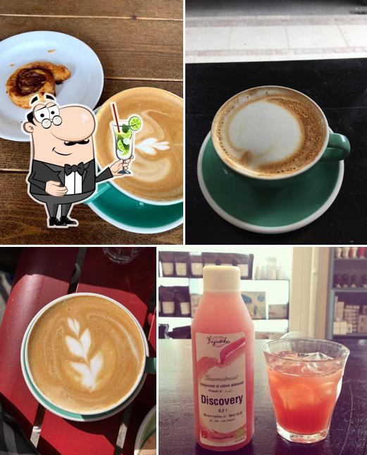 Закажите различные напитки, предлагаемые "Kaffevaerk"
