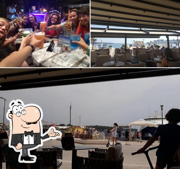 Siediti a un tavolo di La Plage