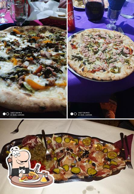 Prenditi una pizza a Ristorante Pizzeria Country House - da Totonno