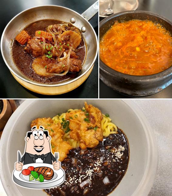 Отведайте блюда из мяса в "Hasul hip Korean cafe and restaurant"