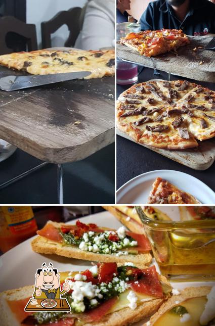 Попробуйте пиццу в "La Antigua Restaurante Y Pizzeria"