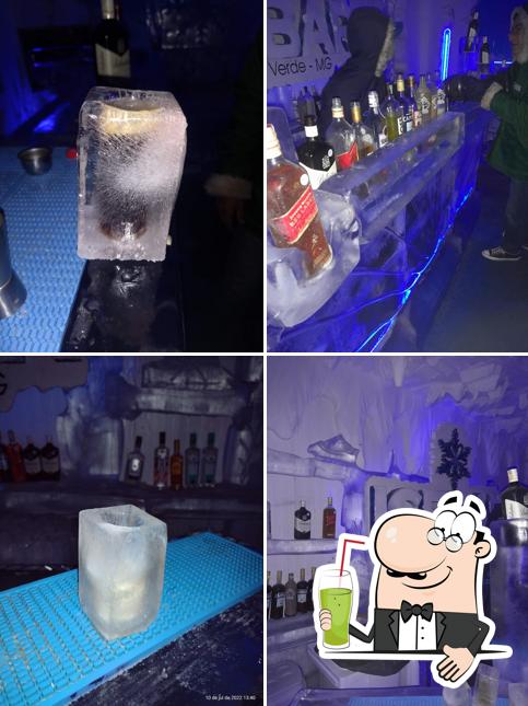 IceBar Monte Verde serve uma seleção de bebidas