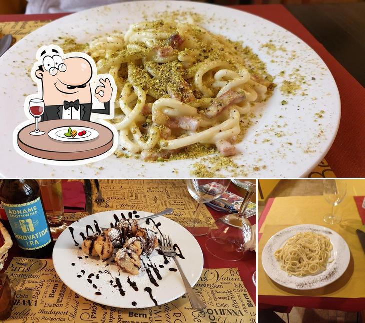 Dai un’occhiata alla immagine che mostra la cibo e tavolo da pranzo di Ristorante L'Angoletto di Mirko