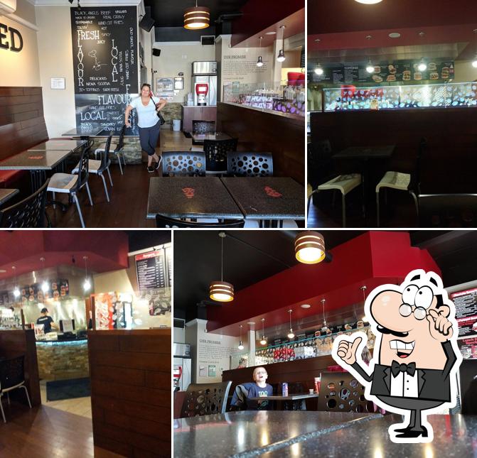 L'intérieur de Cheese Curds Gourmet Burgers + Poutinerie