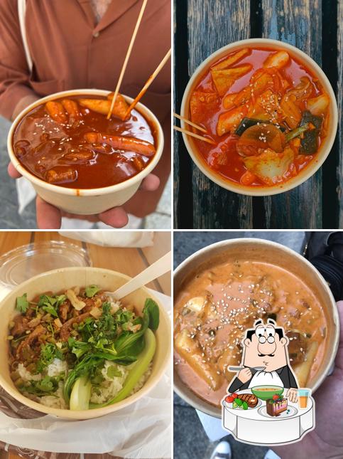 Zuppa calda e acida al 아줌마 떡볶이 - Ajumma Tteokbokki - Street Food Coreano