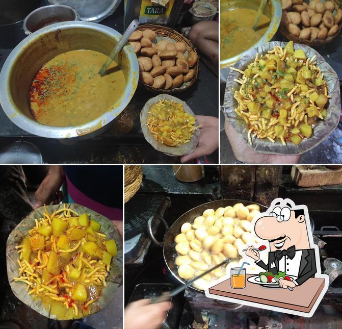 Food at Badri Ki Kachori