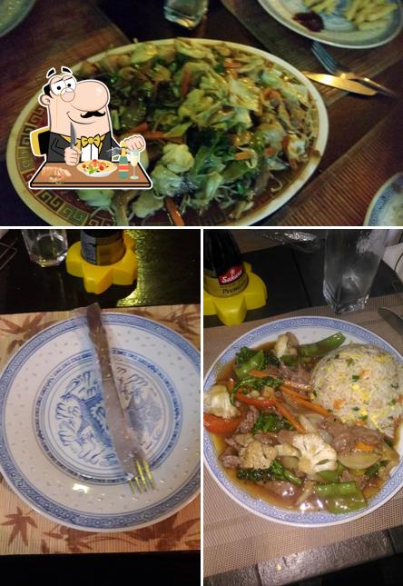 Comida em Restaurante Dragão Dourado